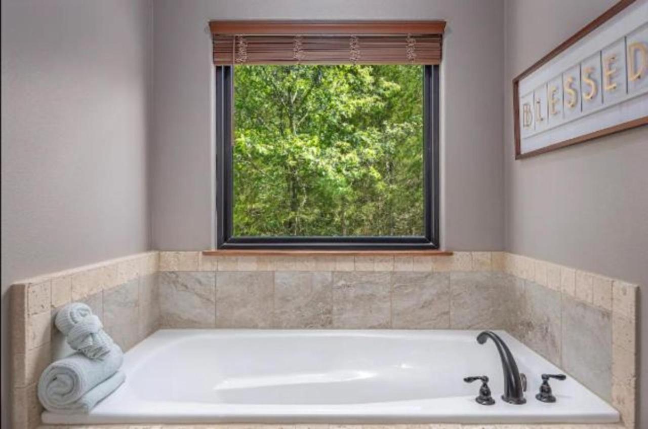Spacious Home In Branson - 8 Bed, 6 Bath & Hot Tub Hollister Buitenkant foto